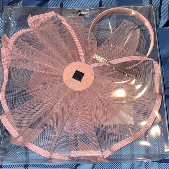 Elegant Pink Fascinator Hat - Picture 7 of 7